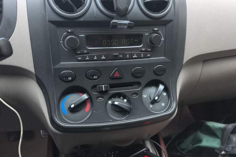 Used Wuling Hongguang 2010 1.2L Standard Version China IV Audio And AC Panel