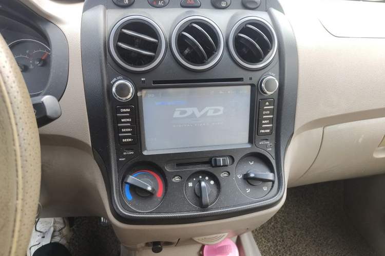 Used Wuling Hongguang 2010 1.2L Comfort Edition China IV Audio And AC Panel