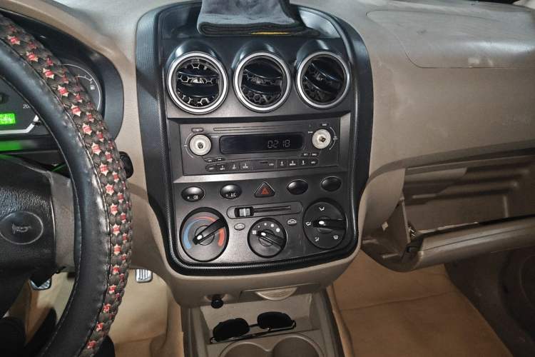 Used Wuling Hongguang 2010 1.4L Standard Version Audio And AC Panel