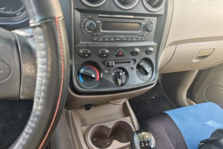 Used Wuling Hongguang 2010 1.2L Standard Version China IV Audio And AC Panel