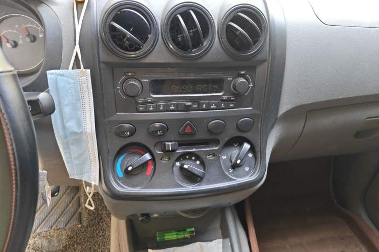 Used Wuling Hongguang 2010 1.2L Base Version China IV Standard Audio And AC Panel