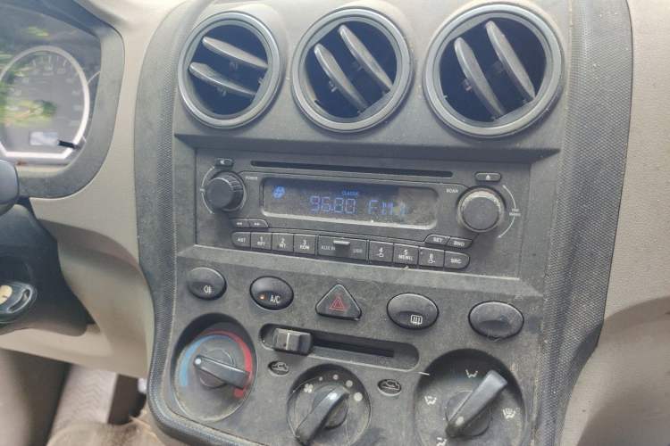 Used Wuling Hongguang 2010 1.2L Comfort Edition China IV Audio And AC Panel