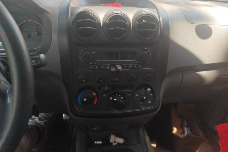 Used Wuling Hongguang 2010 1.2L Base Version China IV Standard Audio And AC Panel