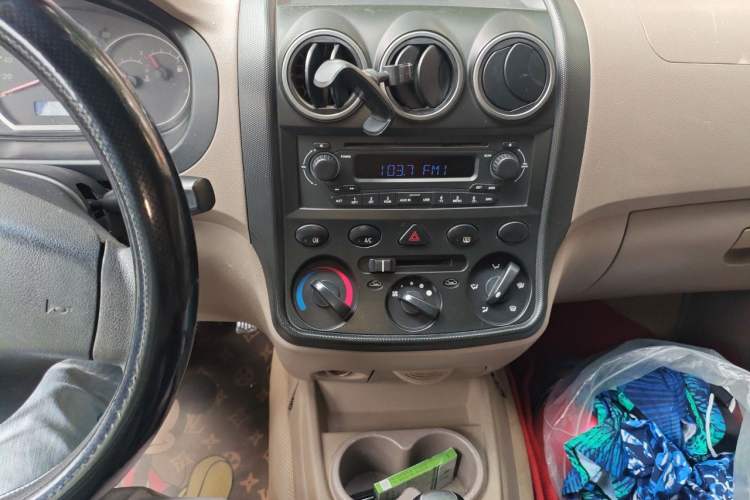 Used Wuling Hongguang 2010 1.2L Comfort Edition China IV Audio And AC Panel