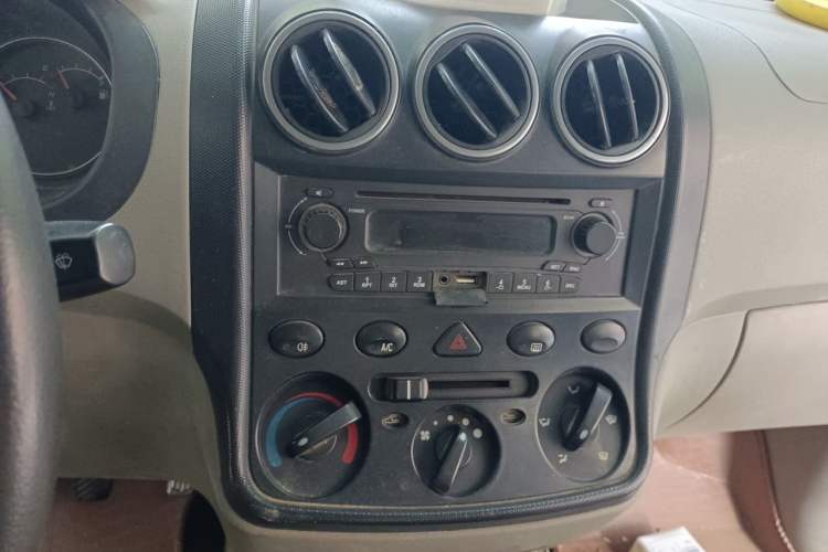 Used Wuling Hongguang 2010 1.2L Comfort Edition China IV Audio And AC Panel