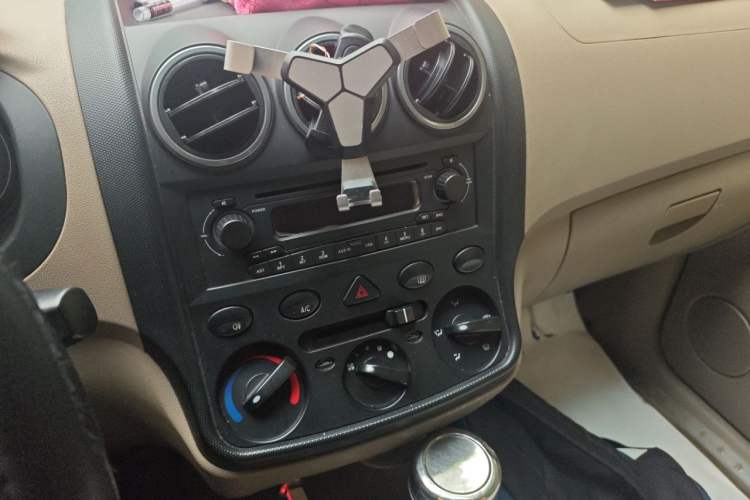 Used Wuling Hongguang 2010 1.2L Comfort Edition China IV Audio And AC Panel