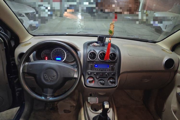 Used Wuling Hongguang 2010 1.4L Comfort Version Center Console