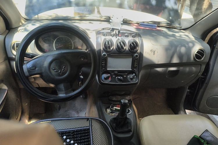 Used Wuling Hongguang 2010 1.2L Base Version China IV Standard Center Console