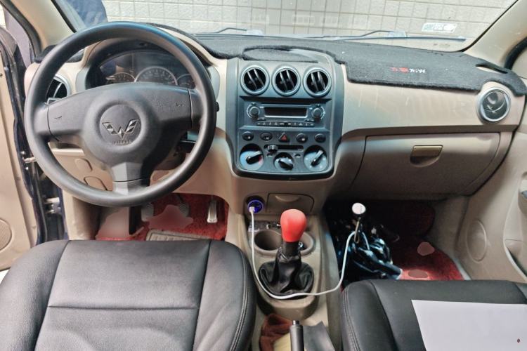 Used Wuling Hongguang 2010 1.4L Comfort Version Center Console