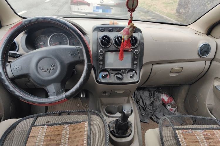 Used Wuling Hongguang 2010 1.2L Standard Version China IV Center Console