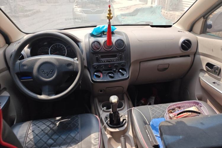 Used Wuling Hongguang 2010 1.2L Standard Version China IV Center Console