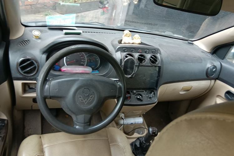 Used Wuling Hongguang 2010 1.4L Standard Version Center Console