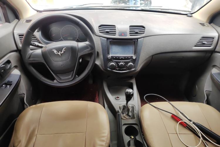 Used Wuling Hongguang 2010 1.2L Base Version China IV Standard Center Console