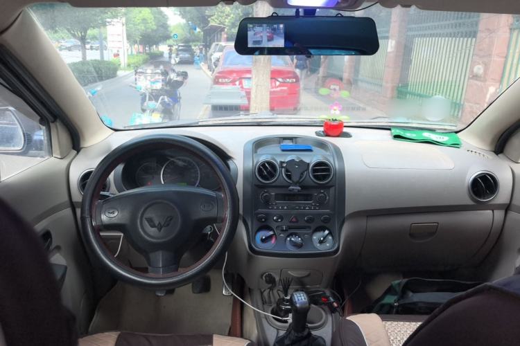 Used Wuling Hongguang 2010 1.2L Standard Version China IV Center Console