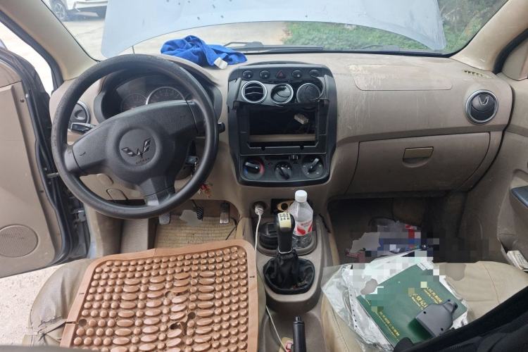 Used Wuling Hongguang 2010 1.4L Comfort Version Center Console