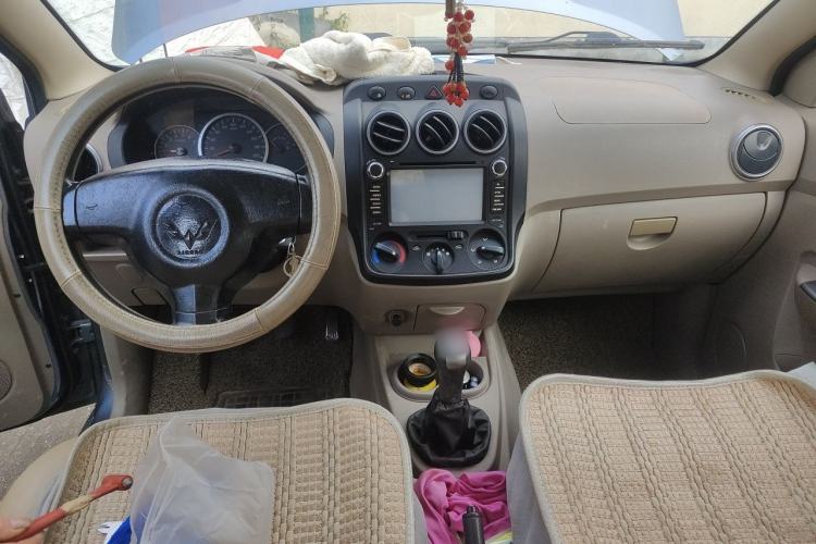 Used Wuling Hongguang 2010 1.2L Comfort Edition China IV Center Console