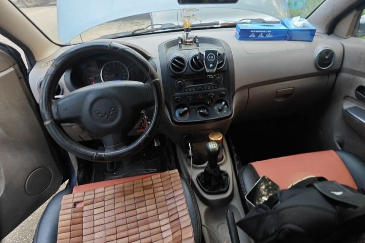Used Wuling Hongguang 2010 1.4L Comfort Version Center Console