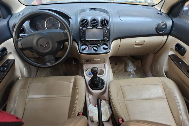 Used Wuling Hongguang 2010 1.4L Luxury Model Center Console