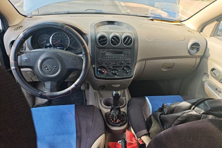 Used Wuling Hongguang 2010 1.2L Standard Version China IV Center Console