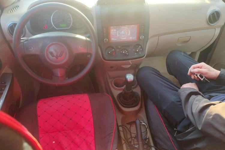 Used Wuling Hongguang 2010 1.2L Standard Version China IV Center Console
