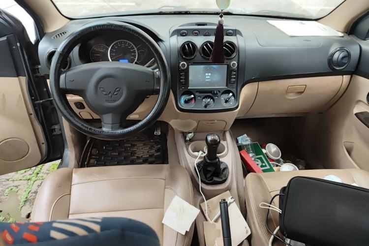Used Wuling Hongguang 2010 1.4L Luxury Model Center Console