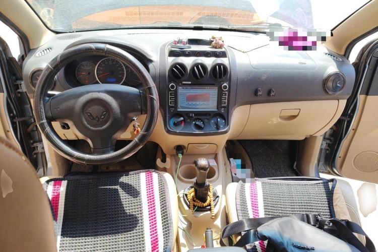 Used Wuling Hongguang 2010 1.4L Luxury Model Center Console