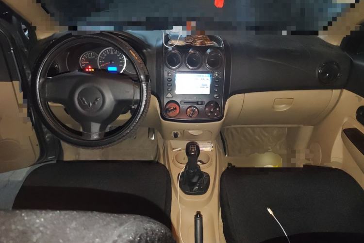 Used Wuling Hongguang 2010 1.4L Luxury Model Center Console