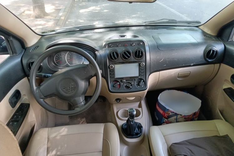 Used Wuling Hongguang 2010 1.4L Luxury Model Center Console