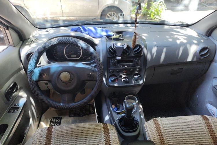 Used Wuling Hongguang 2010 1.4L Base Version Center Console