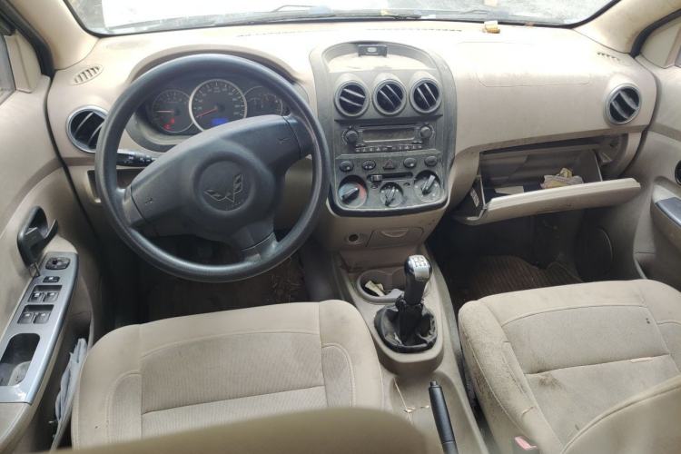 Used Wuling Hongguang 2010 1.2L Comfort Edition China IV Center Console