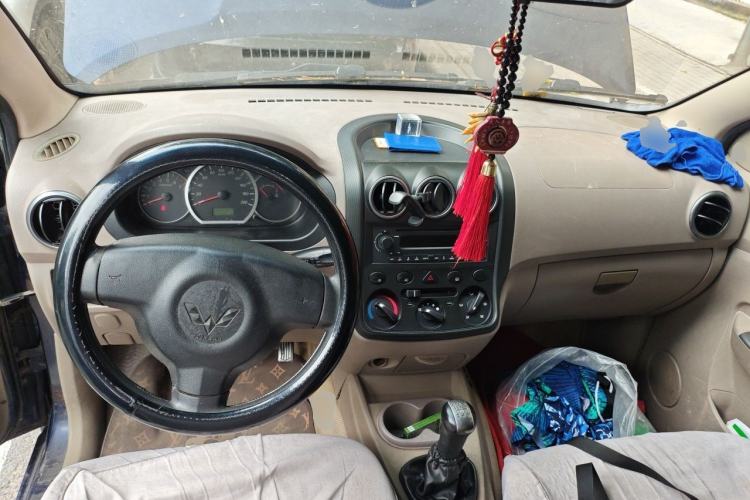 Used Wuling Hongguang 2010 1.2L Comfort Edition China IV Center Console