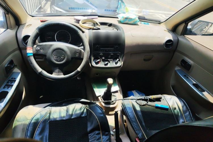Used Wuling Hongguang 2010 1.2L Standard Version China IV Center Console