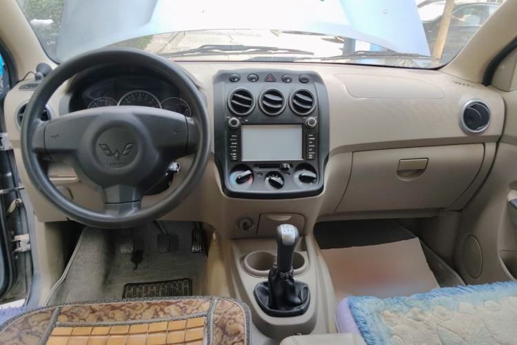 Used Wuling Hongguang 2010 1.4L Standard Version Center Console