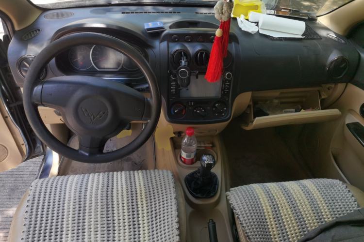 Used Wuling Hongguang 2010 1.4L Luxury Model Center Console