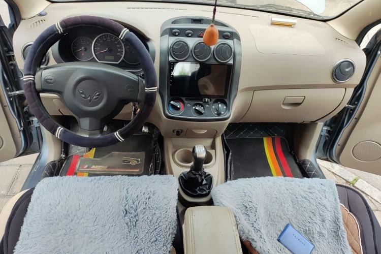Used Wuling Hongguang 2010 1.2L Standard Version China IV Center Console