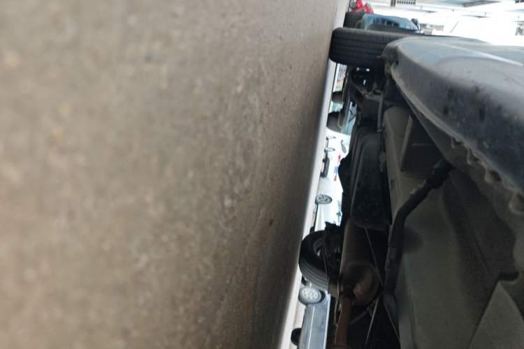 Used Wuling Hongguang 2010 1.4L Comfort Version Chassis Front Right