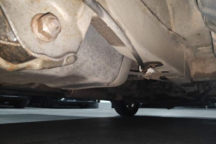 Used Wuling Hongguang 2010 1.4L Standard Version Chassis Rear Right