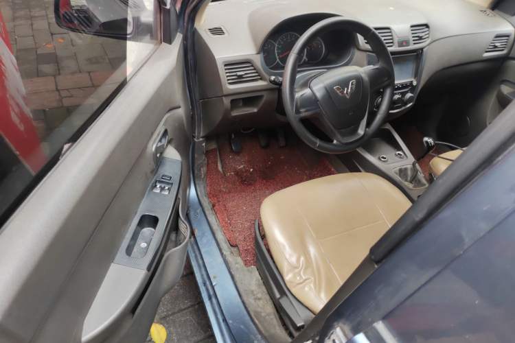 Used Wuling Hongguang 2010 1.2L Base Version China IV Standard Driver Seat