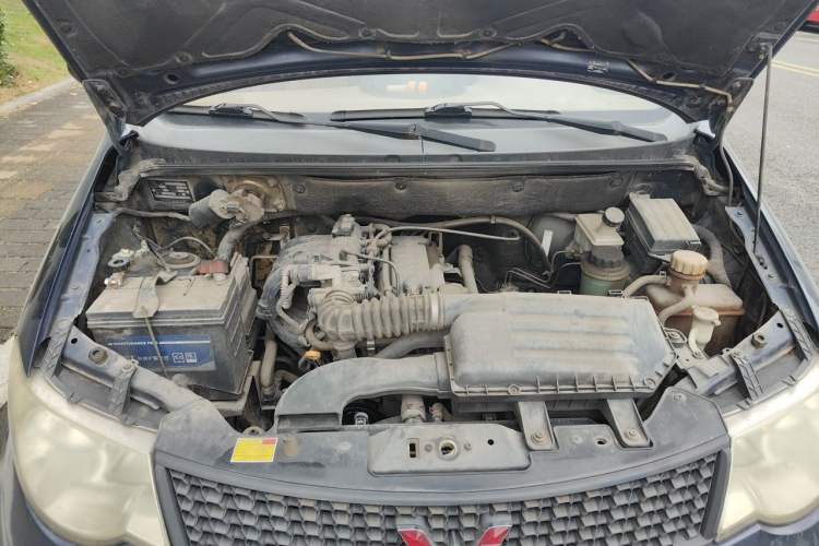 Used Wuling Hongguang 2010 1.2L Standard Version China IV Engine Bay