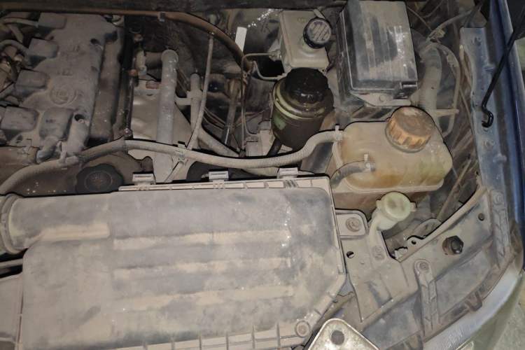 Used Wuling Hongguang 2010 1.4L Comfort Version Engine Bay Left