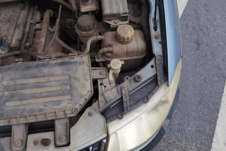 Used Wuling Hongguang 2010 1.4L Comfort Version Engine Bay Left
