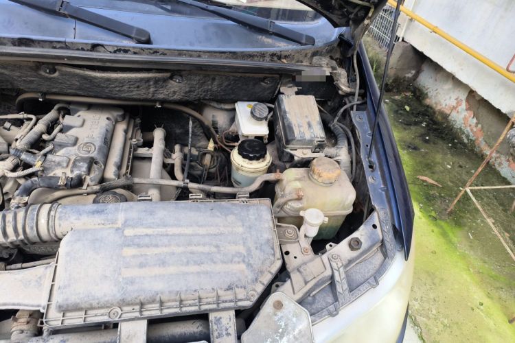 Used Wuling Hongguang 2010 1.4L Comfort Version Engine Bay Left