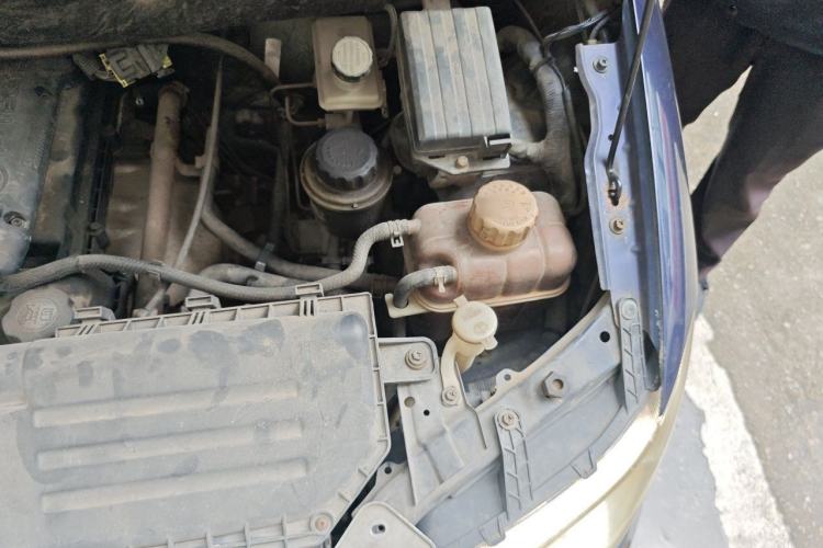 Used Wuling Hongguang 2010 1.4L Comfort Version Engine Bay Left