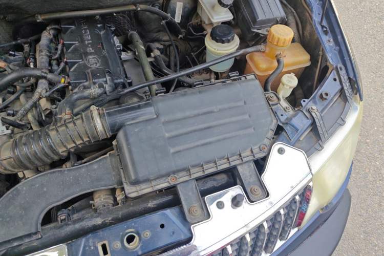 Used Wuling Hongguang 2010 1.4L Comfort Version Engine Bay Left