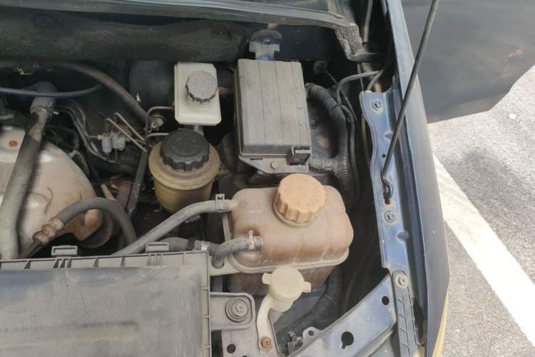 Used Wuling Hongguang 2010 1.2L Base Version China IV Standard Engine Bay Left