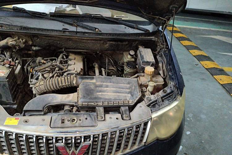 Used Wuling Hongguang 2010 1.4L Standard Version Engine Bay Left