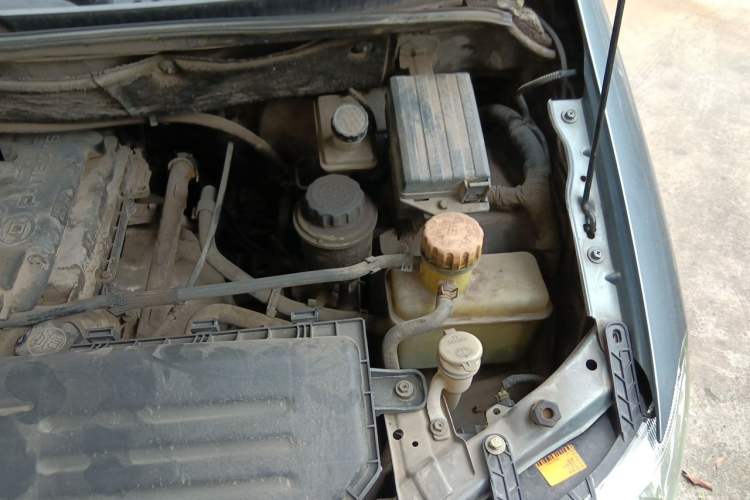 Used Wuling Hongguang 2010 1.4L Standard Version Engine Bay Left
