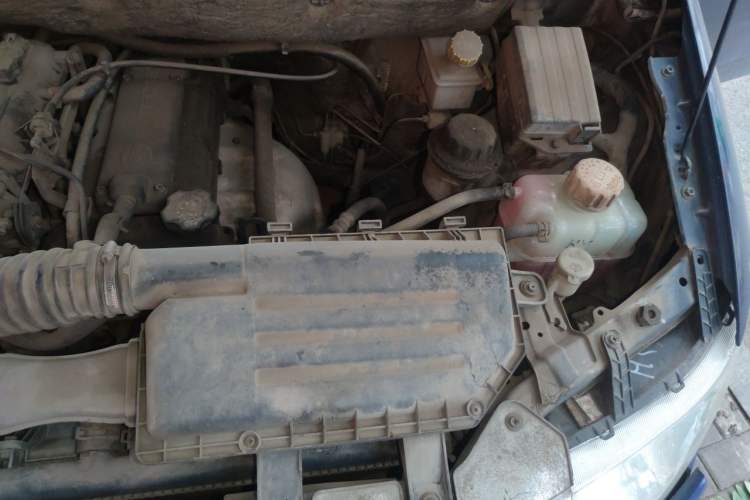 Used Wuling Hongguang 2010 1.2L Comfort Edition China IV Engine Bay Left