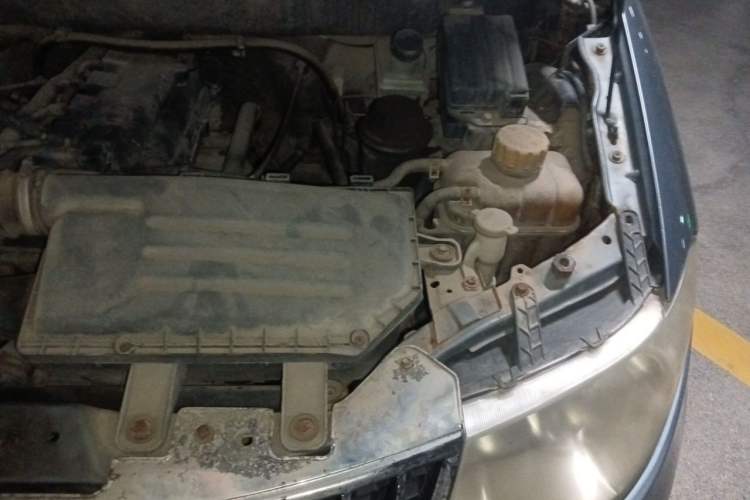 Used Wuling Hongguang 2010 1.4L Comfort Version Engine Bay Left