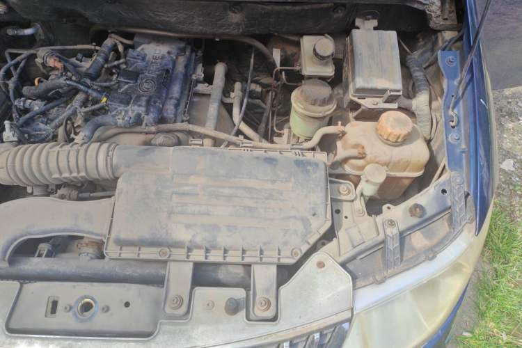 Used Wuling Hongguang 2010 1.4L Comfort Version Engine Bay Left
